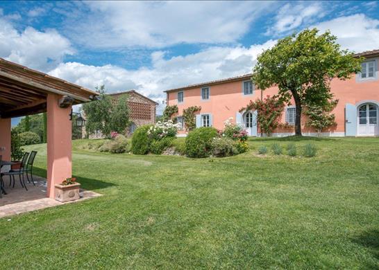 Restored farmhouse with swimming pool and guest co