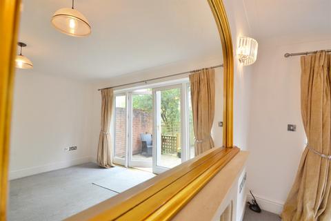 2 bedroom terraced house to rent, St Cross