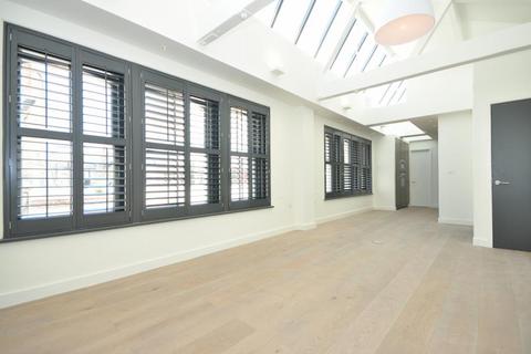 2 bedroom penthouse to rent, St Martins Lane, Covent Garden, WC2N