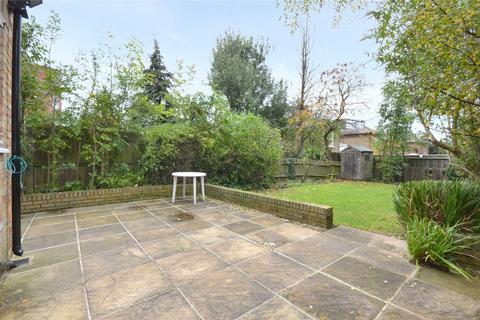 3 bedroom flat to rent, Minster Road, Kilburn, NW2