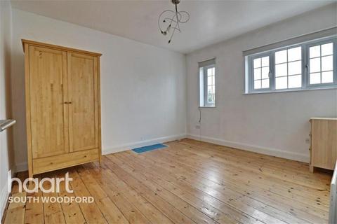 2 bedroom maisonette to rent, High Road, South Woodford, E18