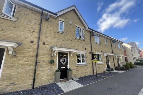 3 bedroom terraced house to rent, Kings Wood Park, Epping, CM16