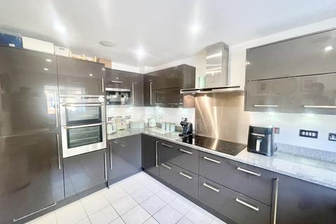 3 bedroom terraced house to rent, Kings Wood Park, Epping, CM16