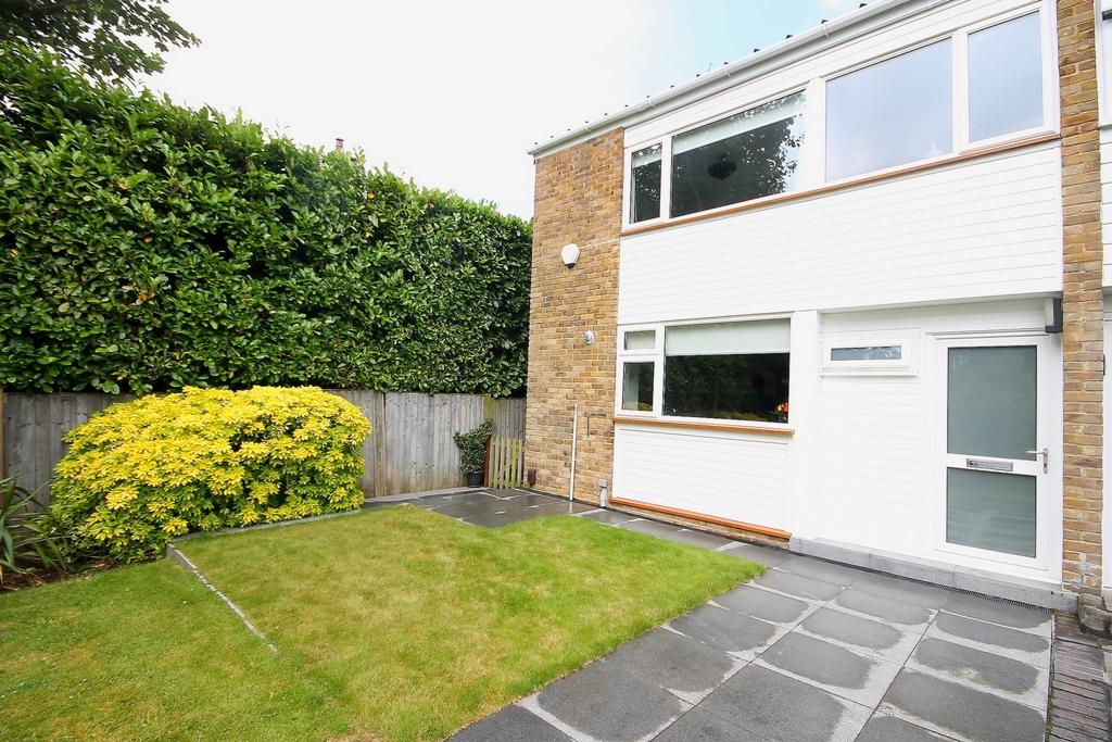 Highfield Green, Epping, CM16 4 bed semidetached house £525,000