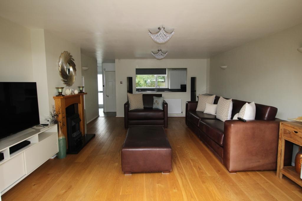 Highfield Green, Epping, CM16 4 bed semidetached house £525,000