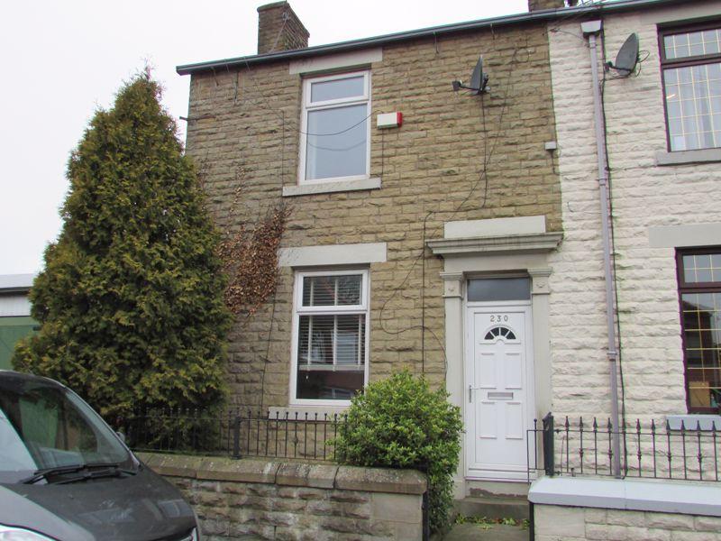 Harbour Lane Milnrow. 2 bed end of terrace house £795 pcm (£183 pw)