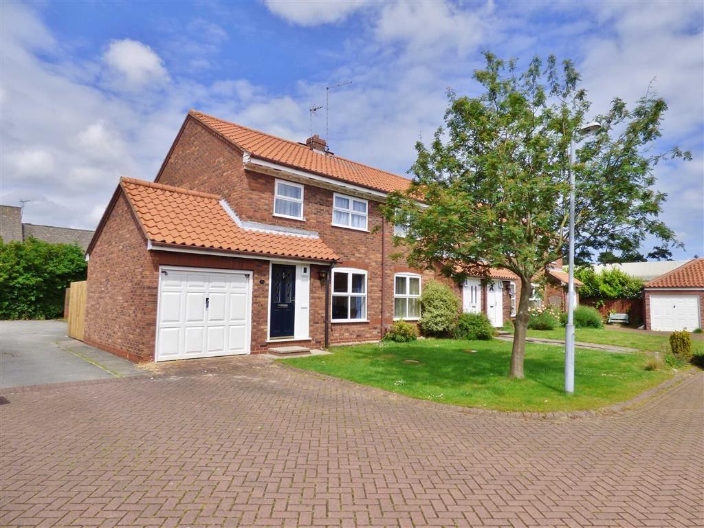 Minster Avenue, Beverley 3 bed end of terrace house £154,950