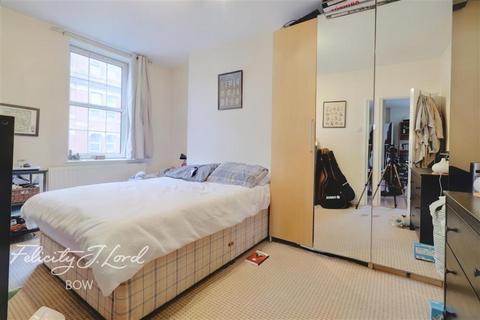 3 bedroom flat to rent, Cambridge Heath Road, E2