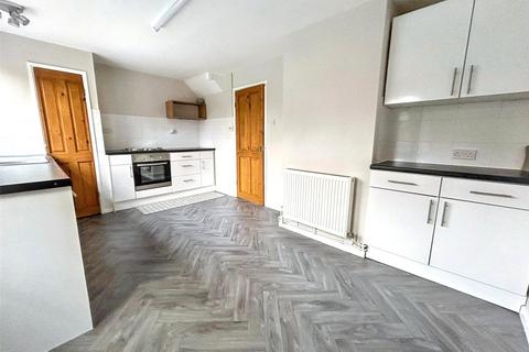 3 bedroom terraced house to rent, Blakeney Crescent, Melton Mowbray, Leicestershire