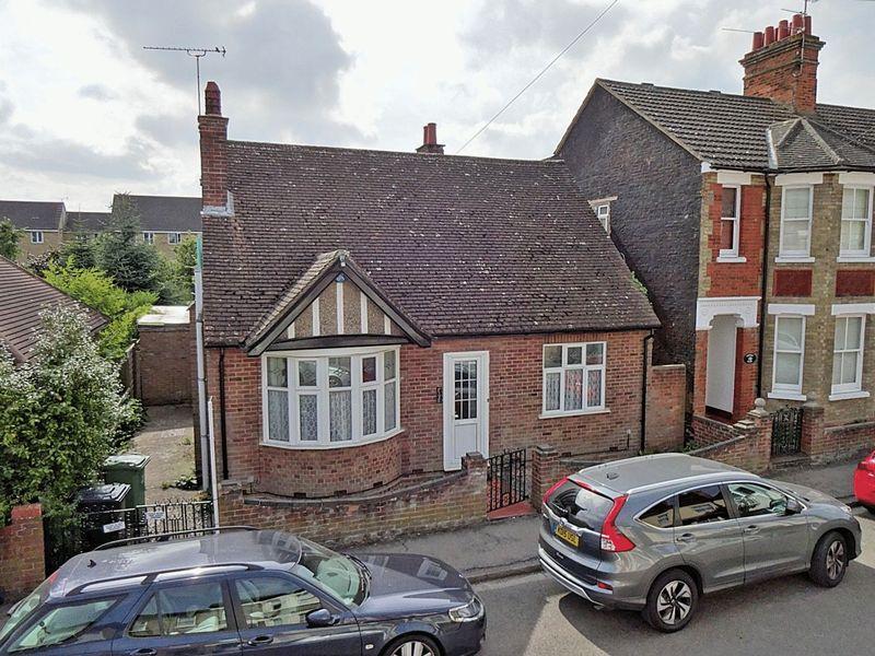 Grove Road, Leighton Buzzard 2 bed detached bungalow £290,000