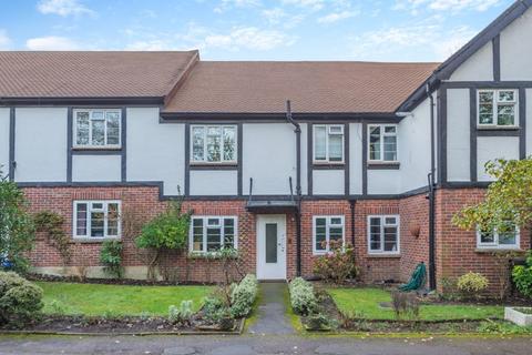 2 bedroom apartment to rent, Old Heath Road, Weybridge