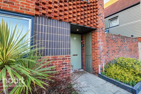 2 bedroom detached house to rent, Elliotts Way, Chatham
