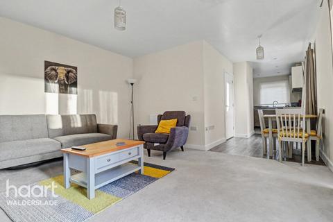 2 bedroom detached house to rent, Elliotts Way, Chatham