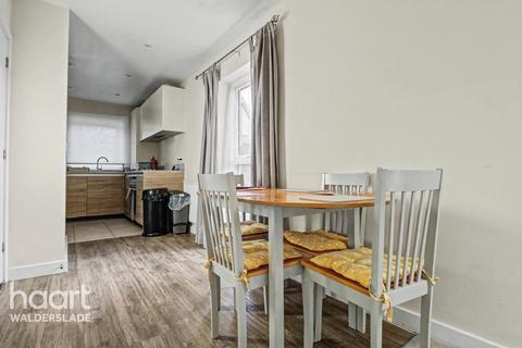 2 bedroom detached house to rent, Elliotts Way, Chatham