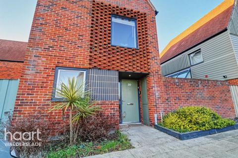 2 bedroom detached house to rent, Elliotts Way, Chatham