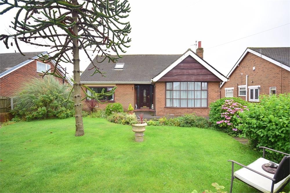 Singleton Avenue, LYTHAM ST ANNES, Lancashire 2 bed detached bungalow