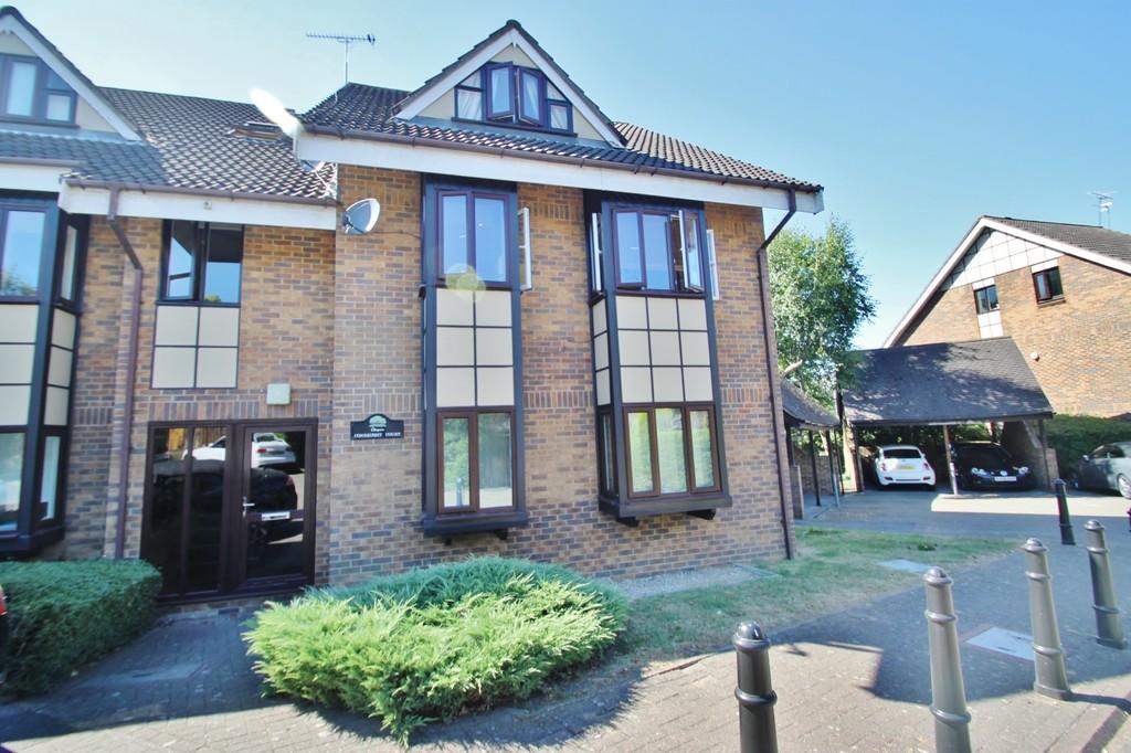 Connaught Court, Buckhurst Hill 1 bed apartment £995 pcm (£230 pw)