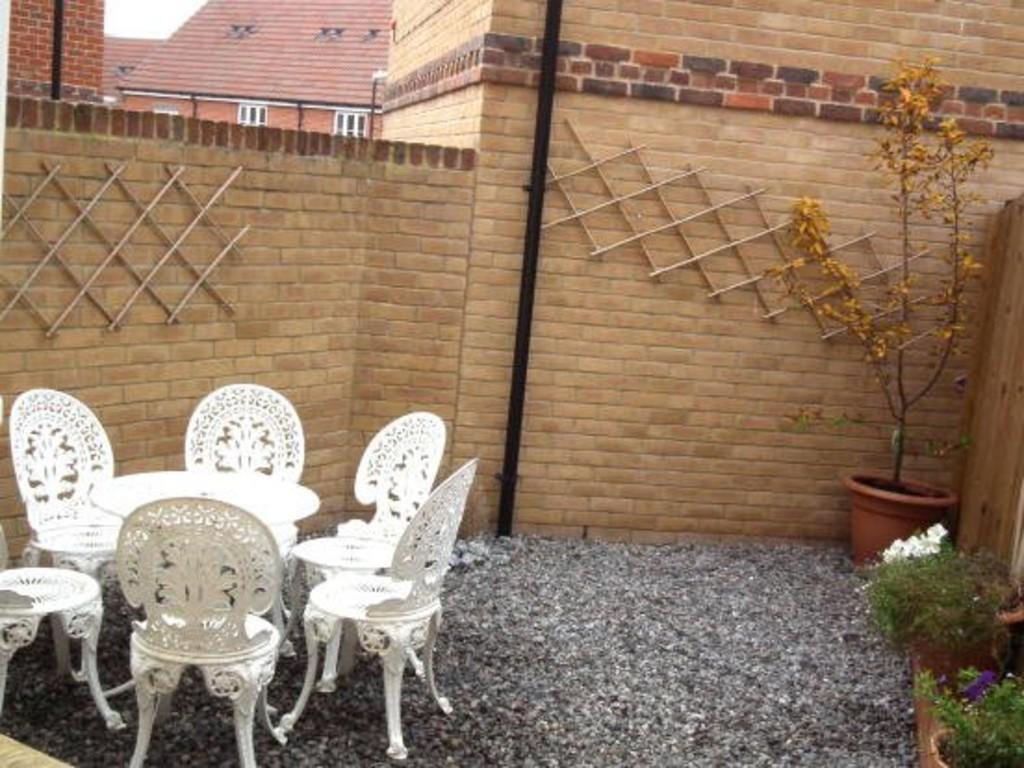 Easy to maintan courtyard style garden