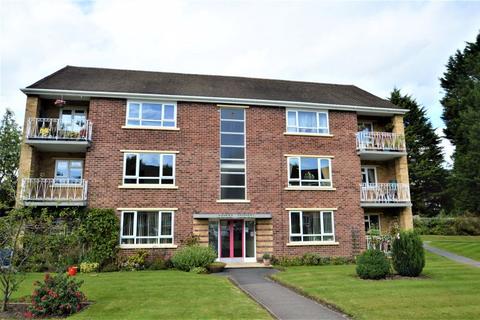 2 bedroom flat to rent, 3 Regan House, Charlecott Close, Moseley, B13 0DE