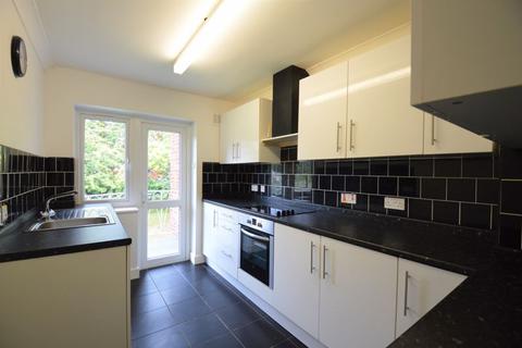 2 bedroom flat to rent, 3 Regan House, Charlecott Close, Moseley, B13 0DE