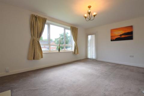 2 bedroom flat to rent, 3 Regan House, Charlecott Close, Moseley, B13 0DE