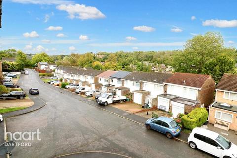 3 bedroom terraced house to rent, Challock Close, WESTERHAM