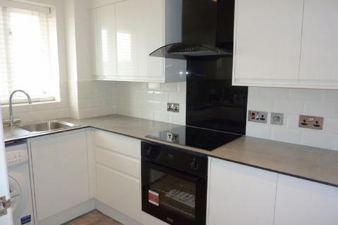 2 bedroom flat to rent, Stanley Close, New Eltham SE9