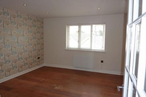 2 bedroom flat to rent, Stanley Close, New Eltham SE9