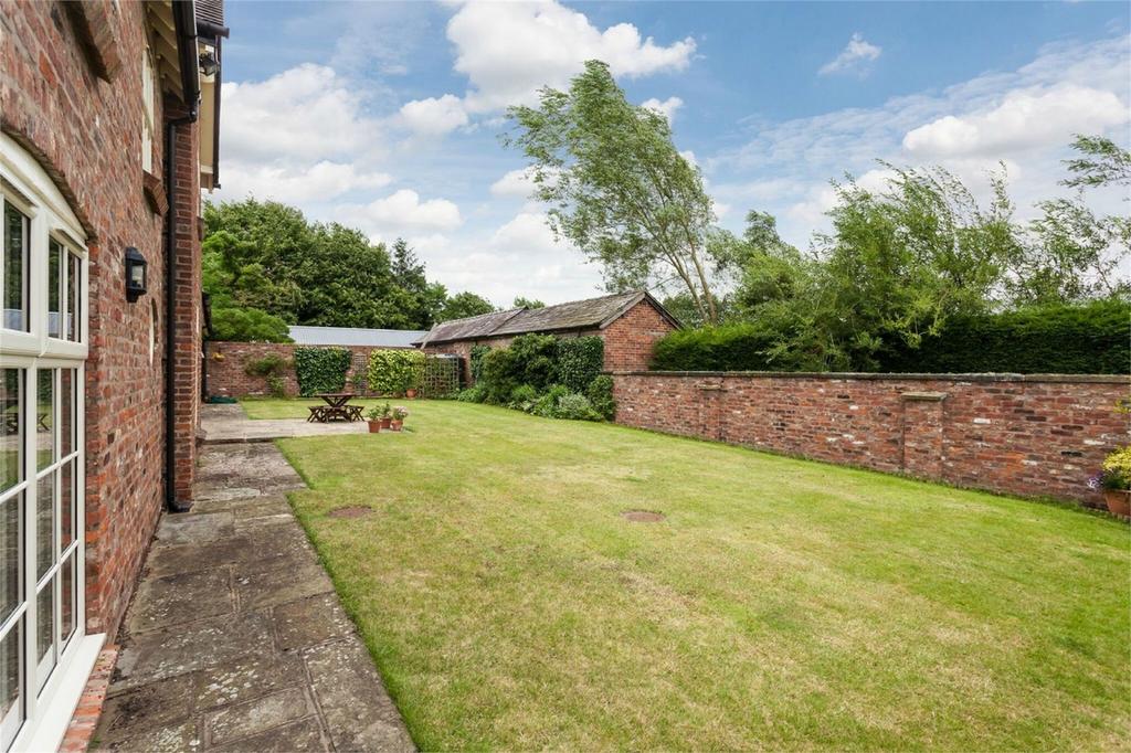 Moss Lane, Siddington, Macclesfield, Cheshire 5 bed barn conversion £