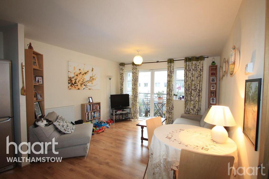 Cannock Court, Walthamstow 2 bed flat to rent - £1,550 pcm (£358 pw)