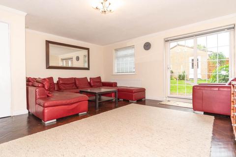 3 bedroom terraced house to rent, London N11