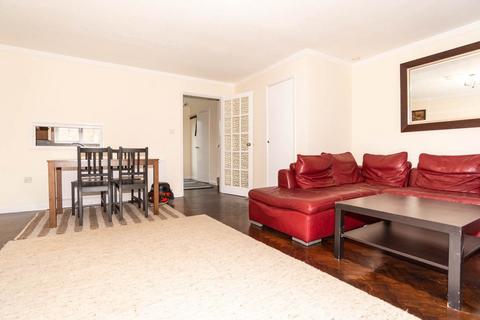 3 bedroom terraced house to rent, London N11