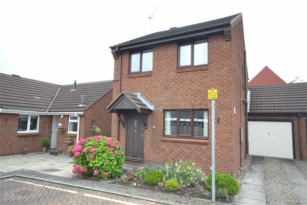Lidgett Court, Garforth, Leeds, LS25 3 bed detached house £220,000