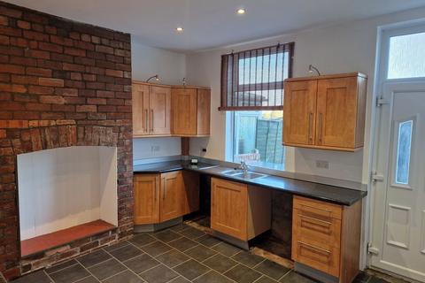 2 bedroom terraced house to rent, Aberford Road, Stanley, Stanley, West Yorkshire