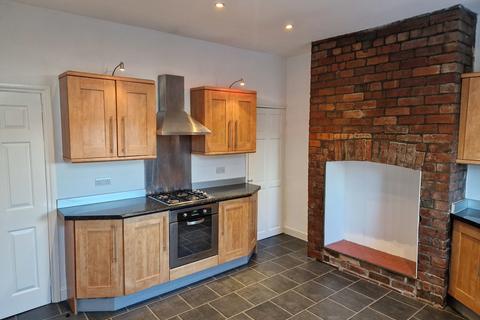 2 bedroom terraced house to rent, Aberford Road, Stanley, Stanley, West Yorkshire