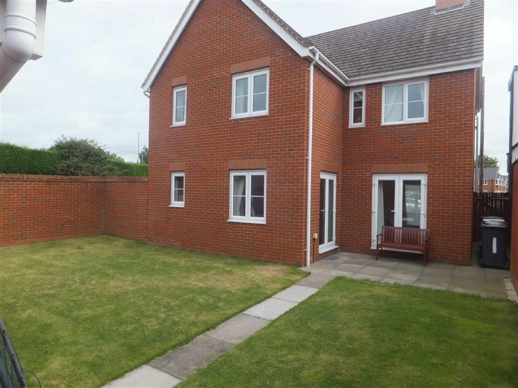 The Leys, Bedworth, Warwickshire, CV12 4 bed detached house £220,000