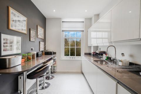 2 bedroom flat to rent, York Terrace West, London