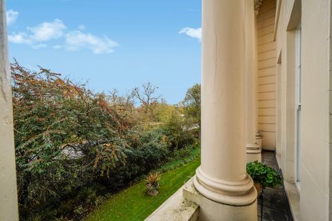 2 bedroom flat to rent, York Terrace West, London