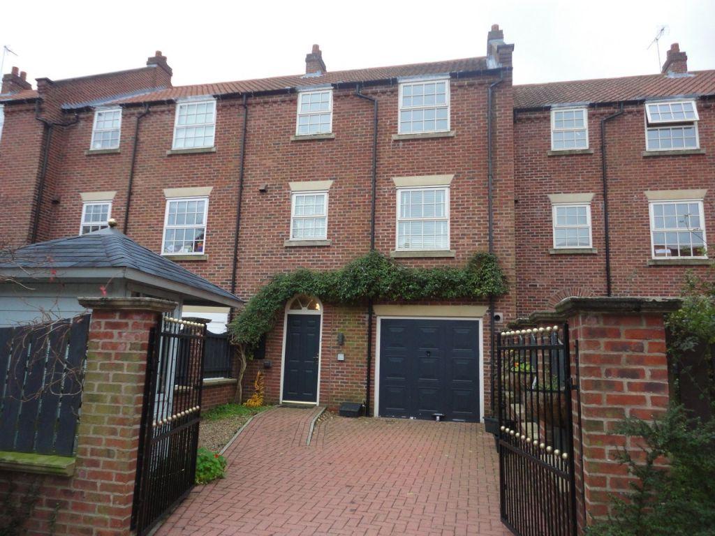 Waterside Road, Beverley 4 bed terraced house £850 pcm (£196 pw)