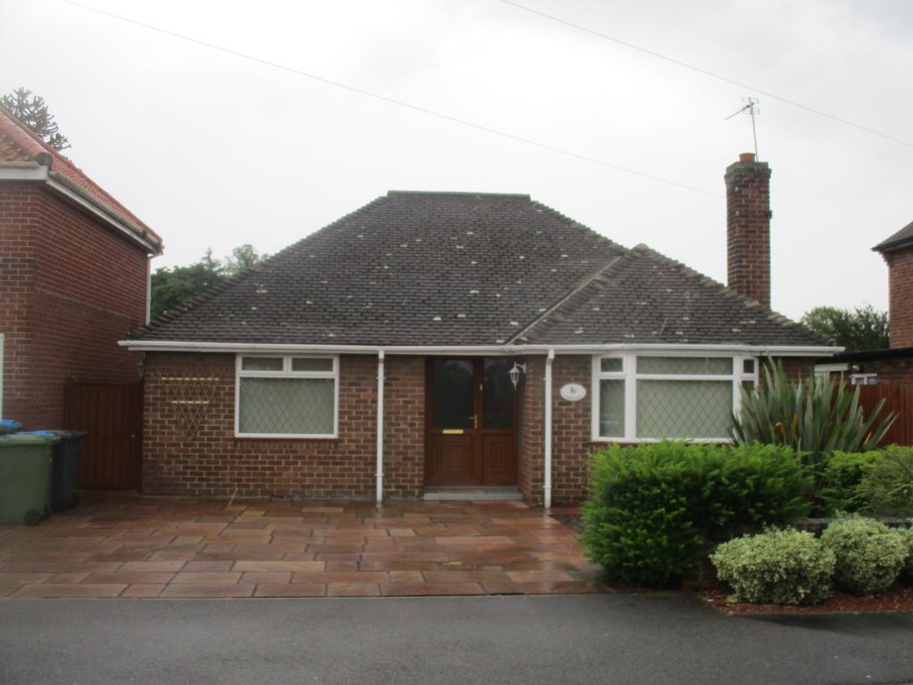Broomfield Avenue, Northallerton DL7 4 bed detached bungalow £780 pcm (£180 pw)
