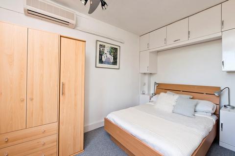 undefined, Crabtree Hall, Rainville Road, Hammersmith, London, W6