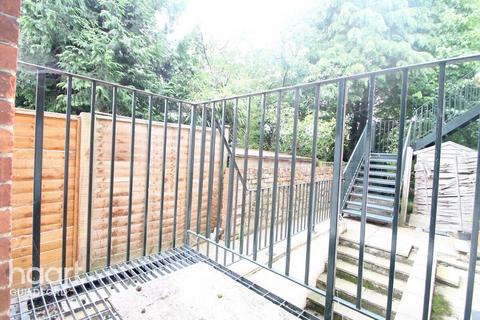 1 bedroom flat to rent, Dene Road, Guildford