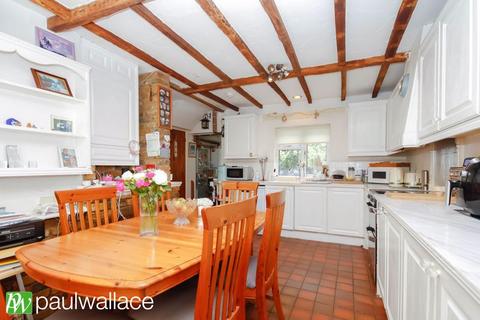 13 Hyde Mead, Nazeing, Waltham Abbey, EN9 2HP