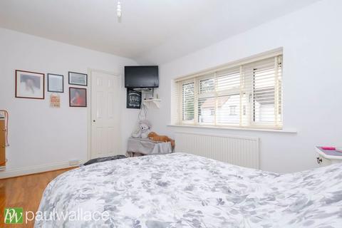 13 Hyde Mead, Nazeing, Waltham Abbey, EN9 2HP