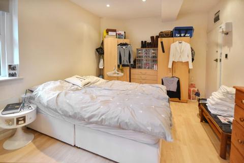 Studio to rent, West End Lane, West Hampstead NW6