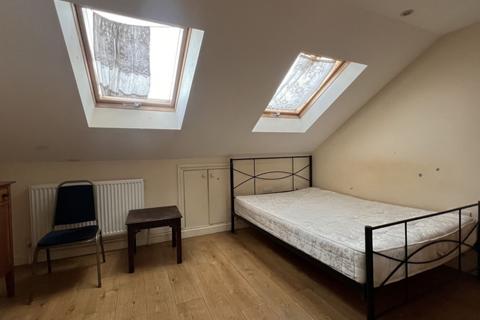 House share to rent, Churchill Road, Willesden, NW2