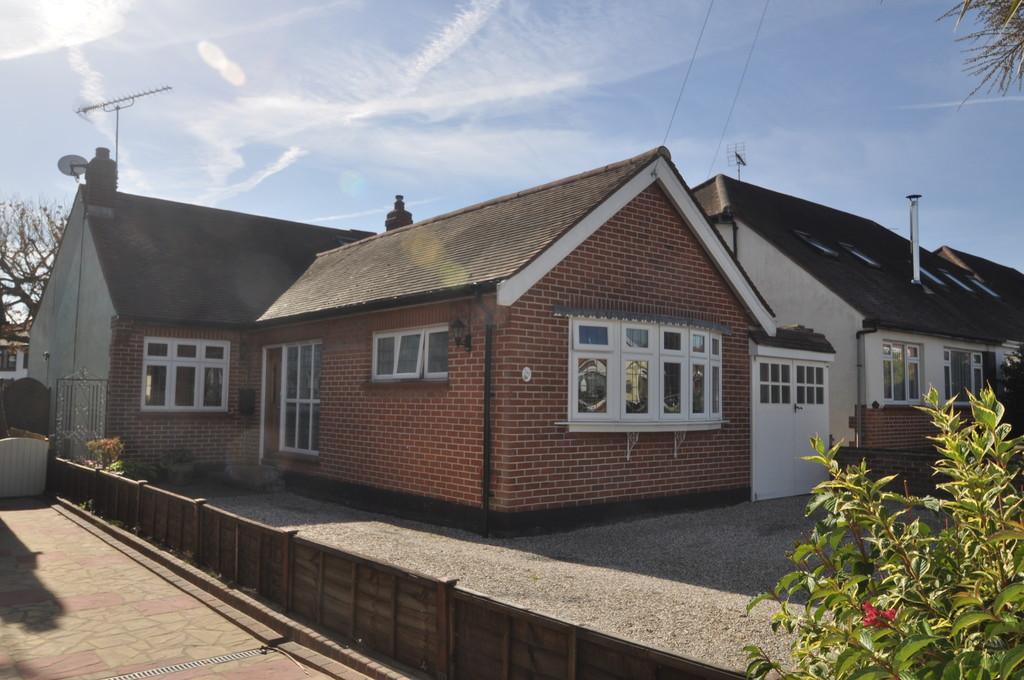 Olive Avenue, LeighonSea 3 bed chalet £500,000