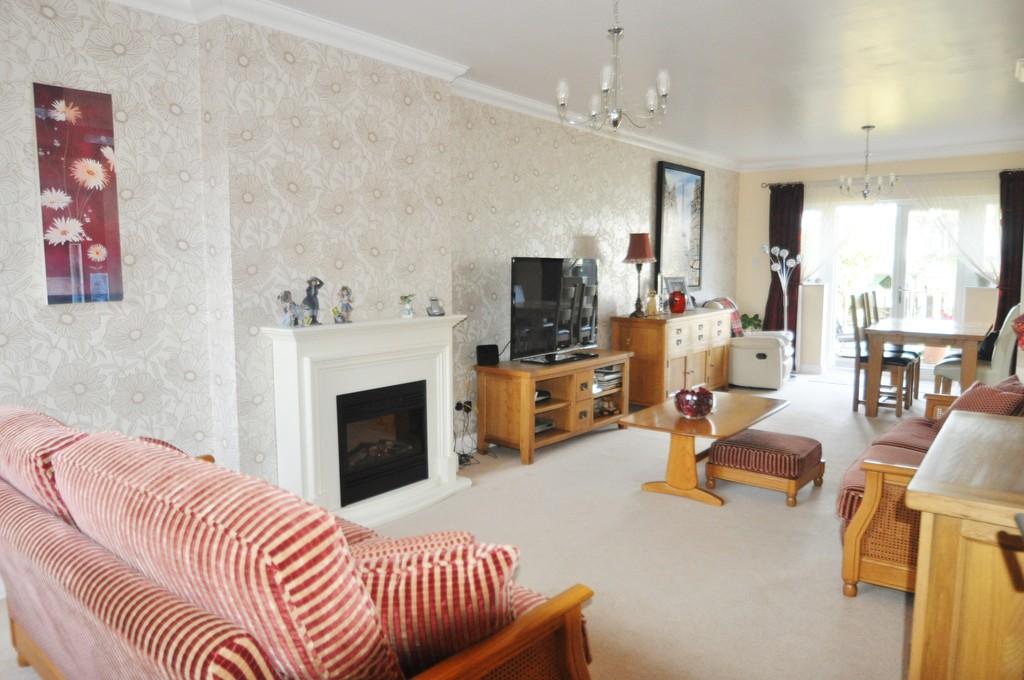 Olive Avenue, LeighonSea 3 bed chalet £500,000