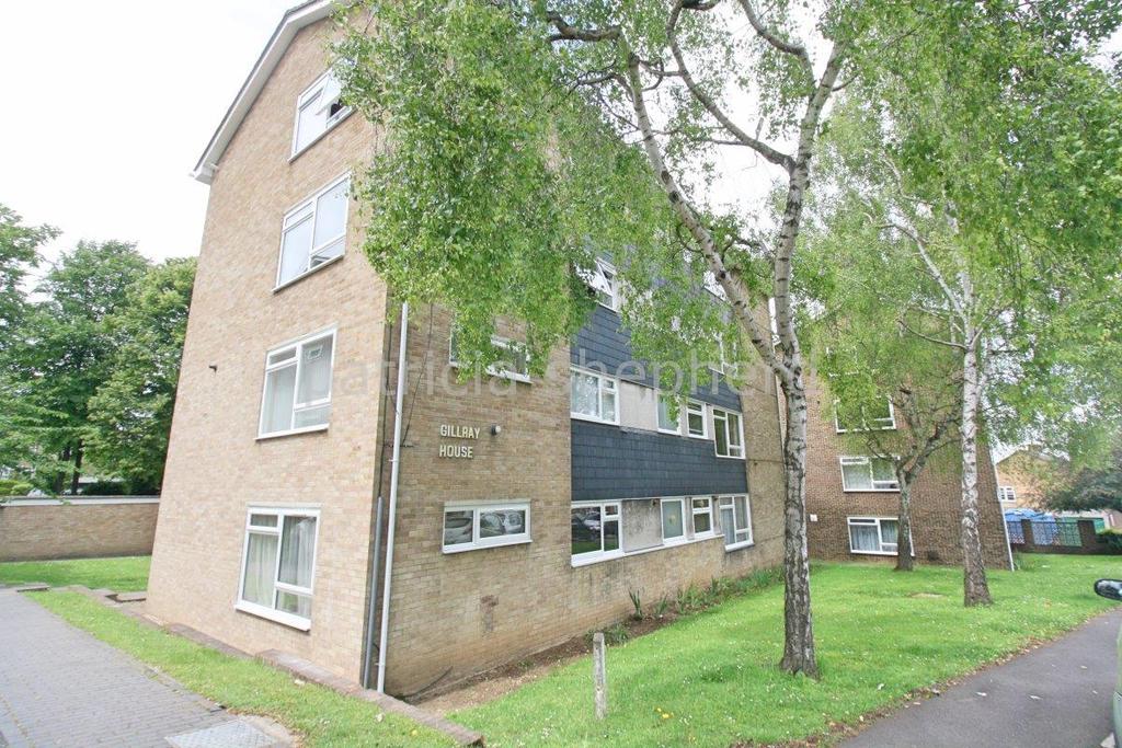 Sutton Grove, Sutton Studio £775 pcm (£179 pw)