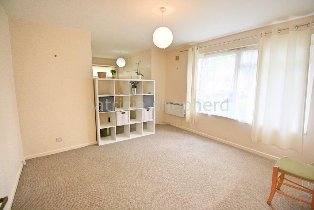 Sutton Grove, Sutton Studio £775 pcm (£179 pw)